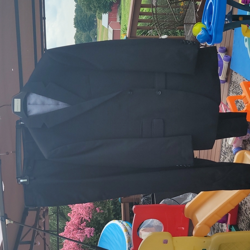 Perry Ellis Portfolio suit slim fit